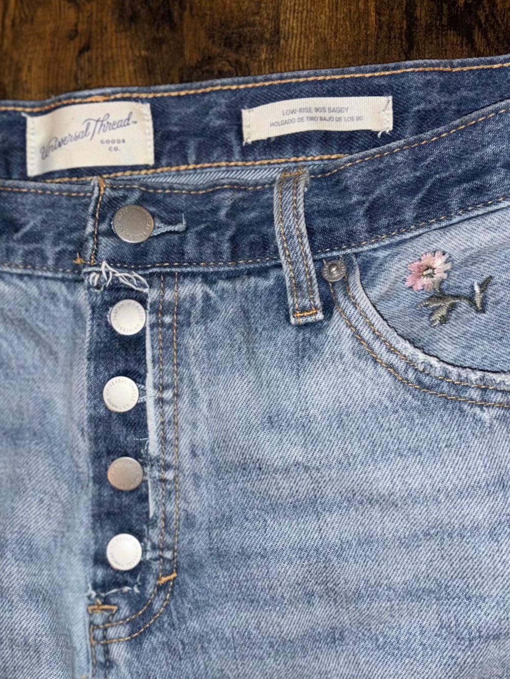 women’s universal threads patch work and embroidered jeans, new without tags - Picture 3 of 4